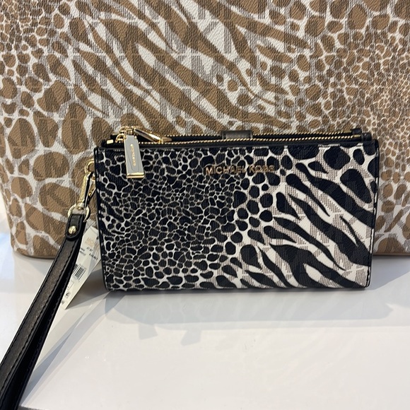 MICHAEL KORS LARGE DOUBLE ZIP WRISTLET WALLET PHONE CASE CLUTCH
Black Multi - Picture 11 of 16